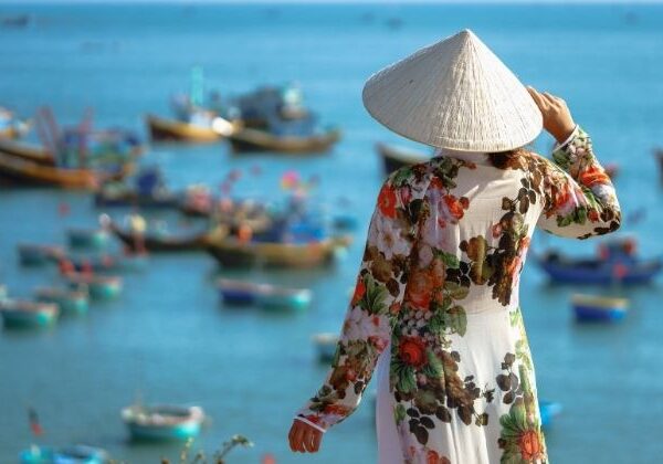 vẽ áo dài họa tiết dân tộc