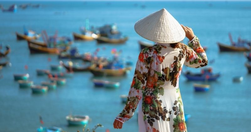 vẽ áo dài họa tiết dân tộc