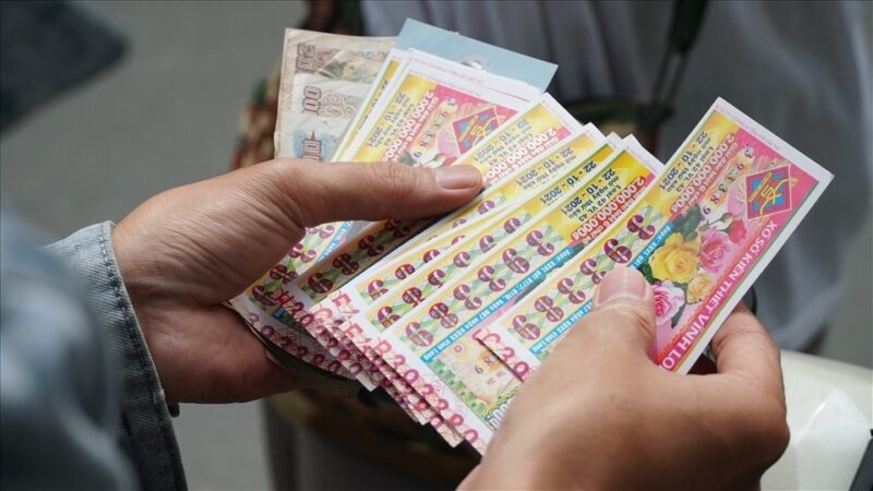 Tại sao người Việt thích "mở hàng" đầu năm bằng tấm vé số kiến thiết? 2 Mua vé số đầu năm và quan niệm lấy may